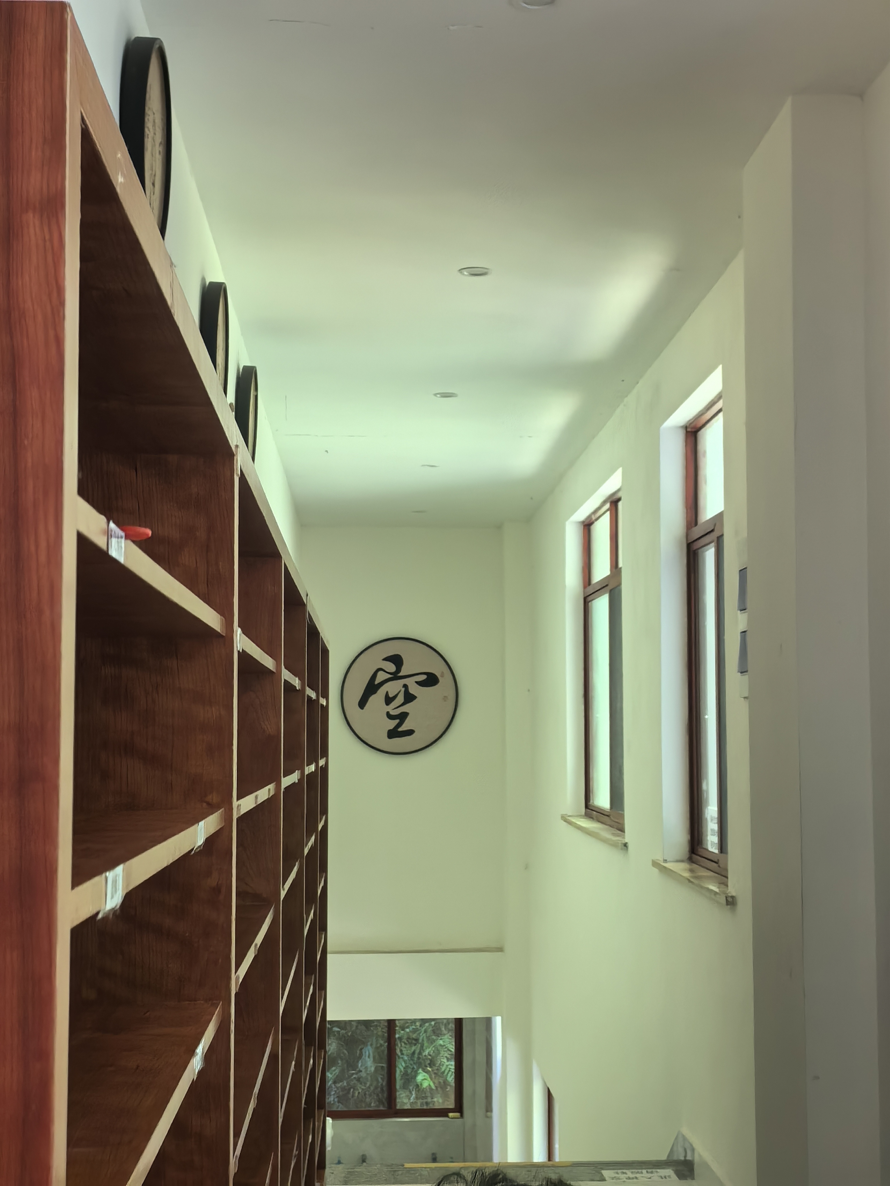 大理禅修中心的最后一个清晨，阳光洒在静坐的垫子上